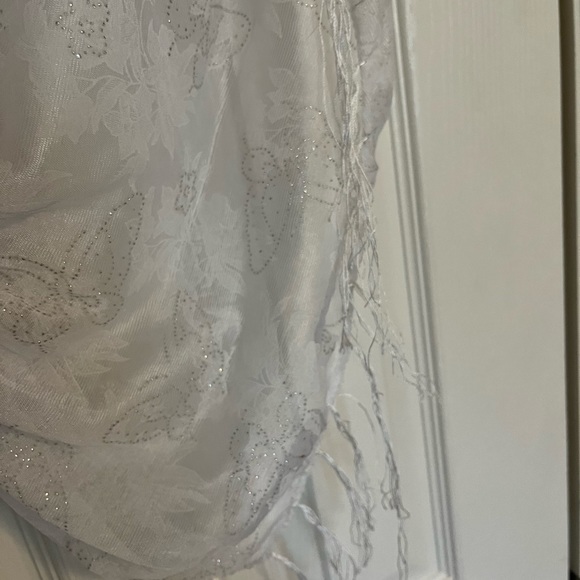 White scarf - Picture 3 of 3